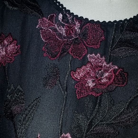 Puff shoulder, embroidered, back zip dress - Picture 2 of 4